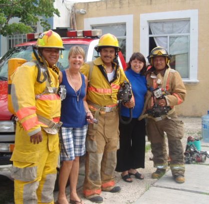 [firemen+with+kk+and+barb.jpg]