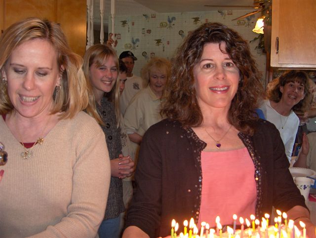 [Kathi+holding+her+cake+and+Sharon+2007.jpg]