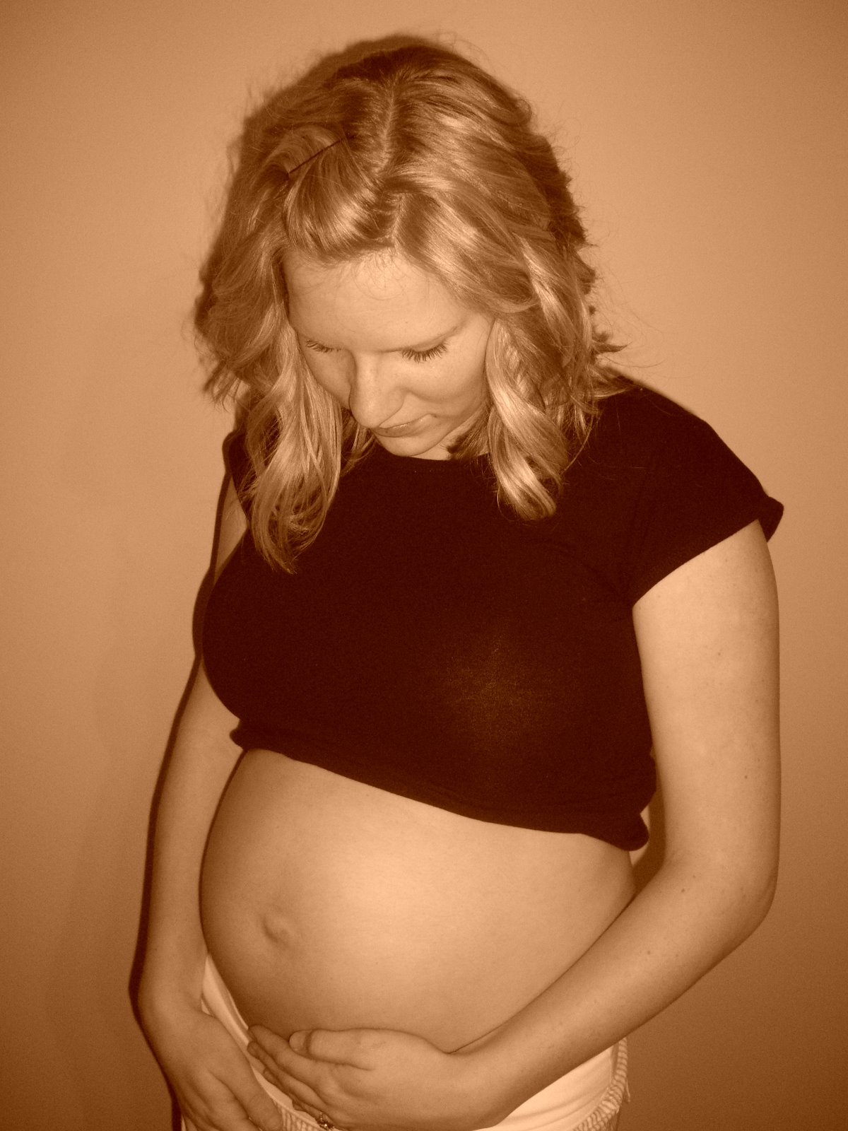 [6+months+pregnant+024.jpg]