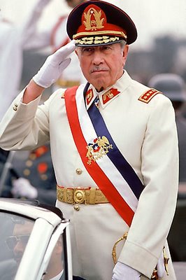 [General+Pinochet+desfile.jpg]