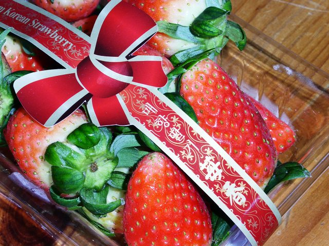 [kr+strawberries+PICT0005.JPG]