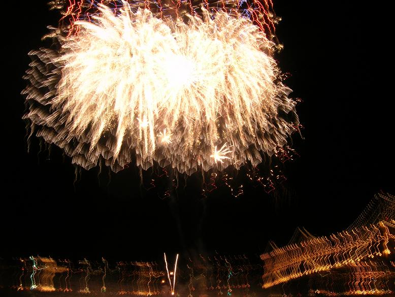 [fireworks1.JPG]