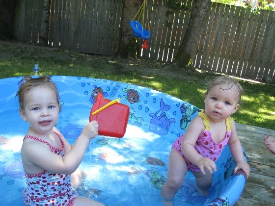[kids+in+the+pool.jpg]