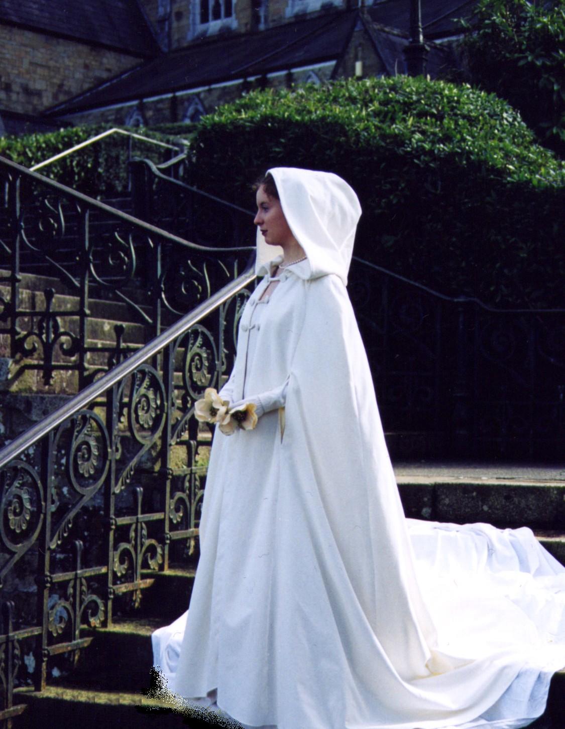 [new wedding cloak2.jpg]