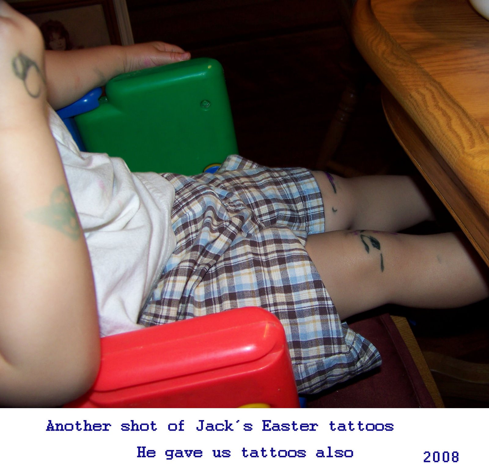 [2008+Easter++tattoo+knees.jpg]