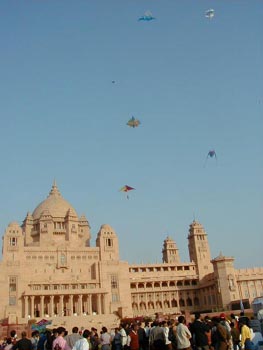 [jodhpur(kite+festival)3+copy.jpg]