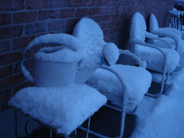 [snow+chairs.JPG]