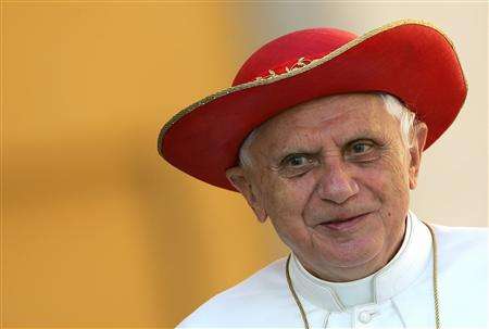 [pope-benedict-saturno-hat-1.jpg]