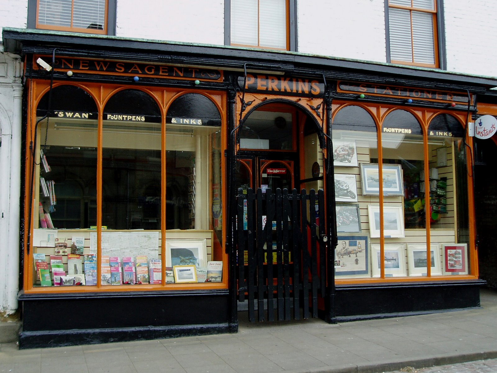 [newsagents+and+stationers.jpg]