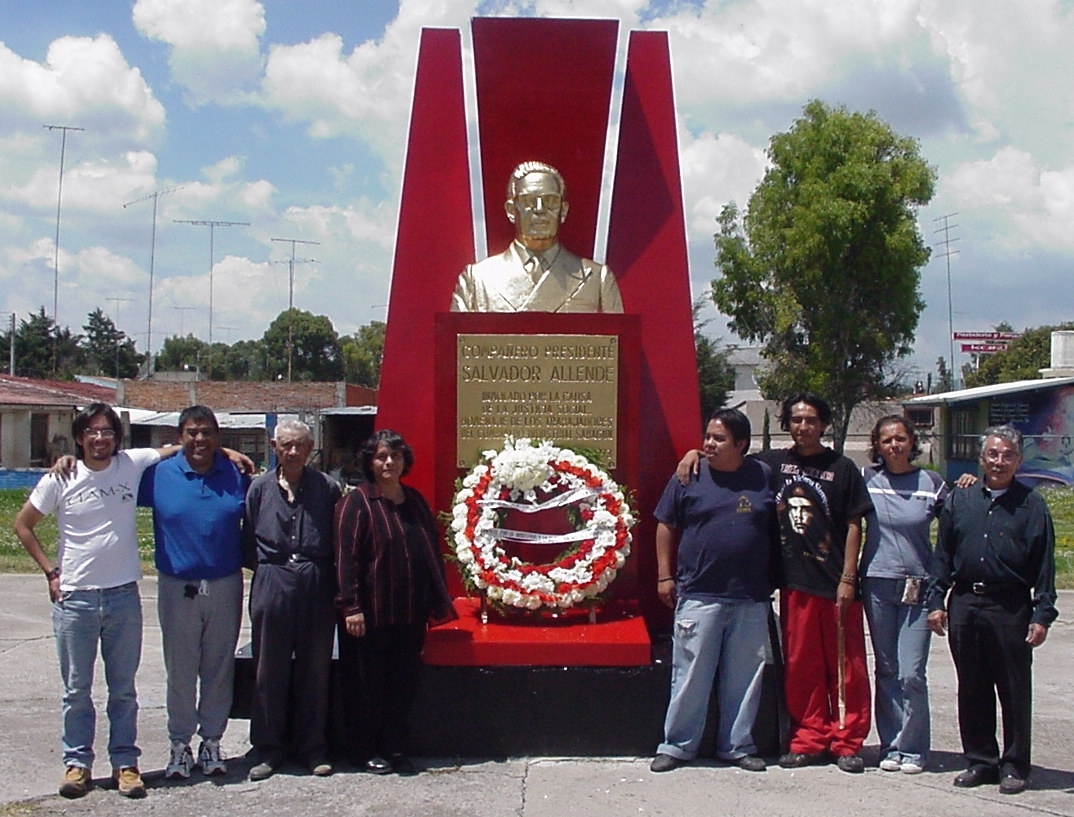 [Monumento+a+Salvador+Allende.jpg]