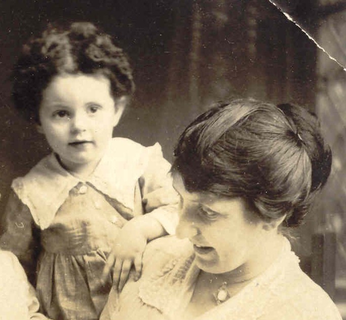 [Dorothy+and+her+mother+ca+1921.jpg]