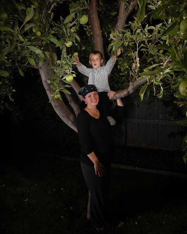 [in+the+apple+tree+with+mommy.jpg]