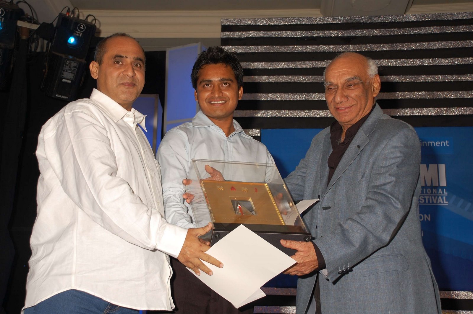 [producer+ravi+rai,director+mangesh+hadvale+receiving+award+from+yash+chopra+for+best+film+in+indian+competition+section-1.JPG]
