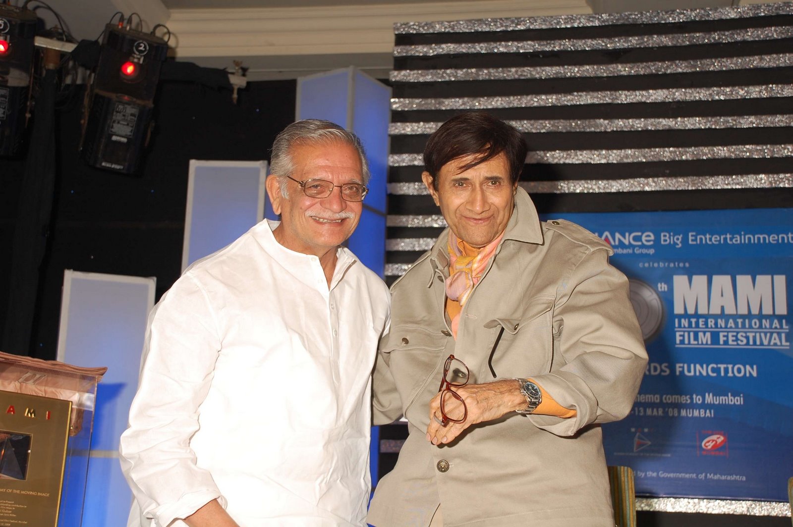 [Shri+Gulzar+feliciated+by+Dev+Anand+for+Outstanding+Contribution+to+Indian+Film+Music+as+Lyrics+Writer-1.JPG]