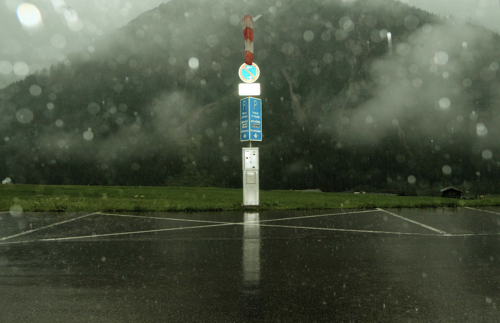 [Parkplatz+im+Regen.JPG]