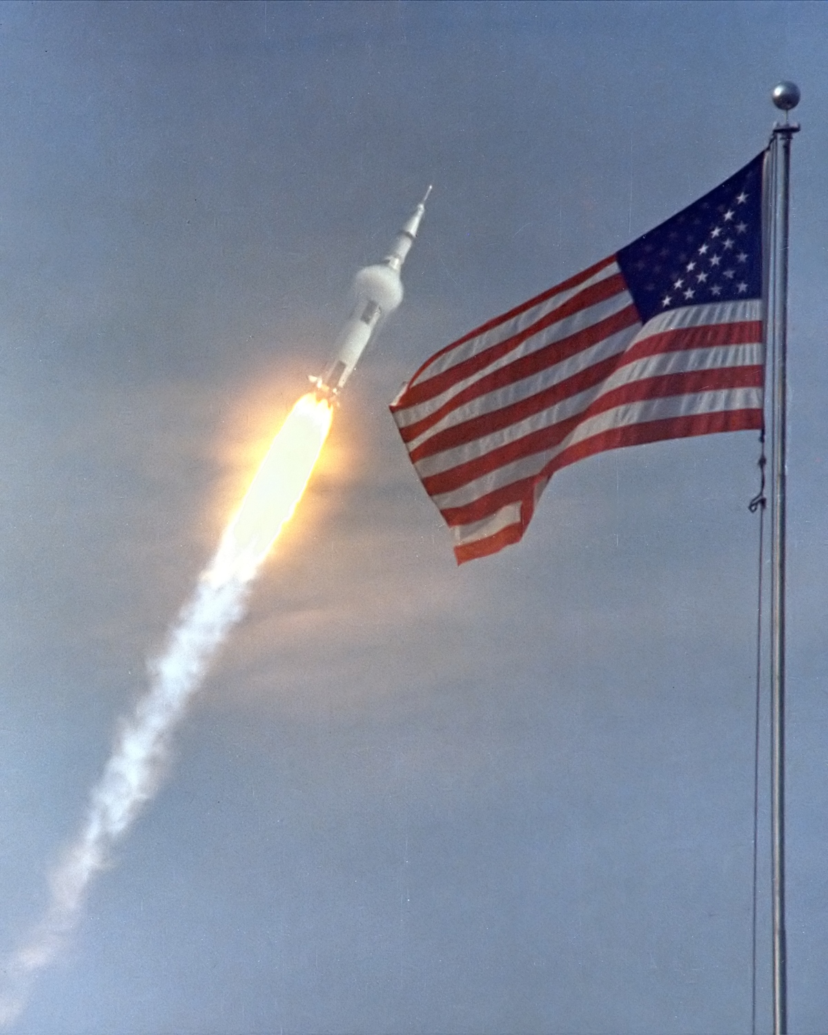 [Apollo_11_launch.jpg]