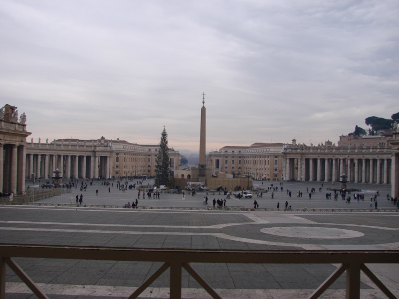 [roma-view+of+the+sq.from+Basilica.jpg]