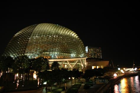 [p210059-Singapore-The_BIG_Durian.jpg]