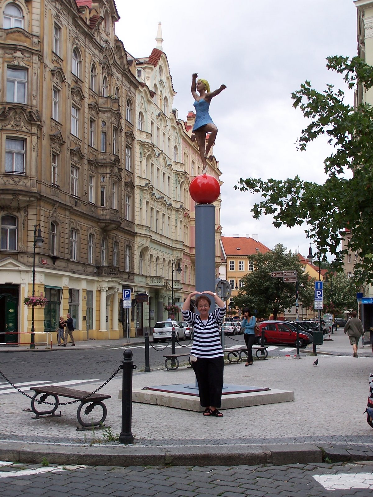 [Prague+Susan+the+aspiring+ballerina.JPG]