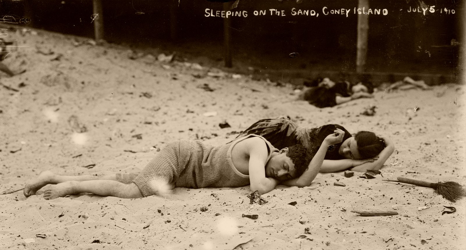 [Sleeping+on+the+Sands+of+Cony+Island+-+5+July+1910.jpg]