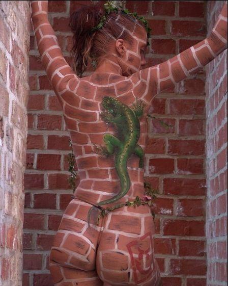 [body_painting_chameleon.jpg]