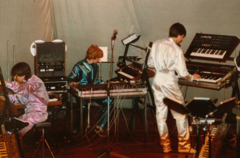 [Peru_+live_1983.jpg]