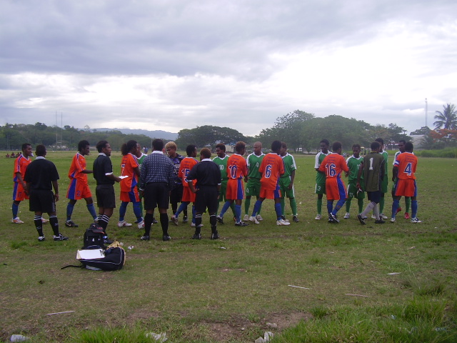 SANTOS FC V DMP FC - PLAYERS LINE UP & SHAKING HANDS BEFORE MATCH KICK OFF ON 13.11.07 (KGVI NORTH)