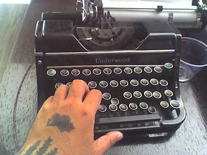 [typewritertypist.jpg]