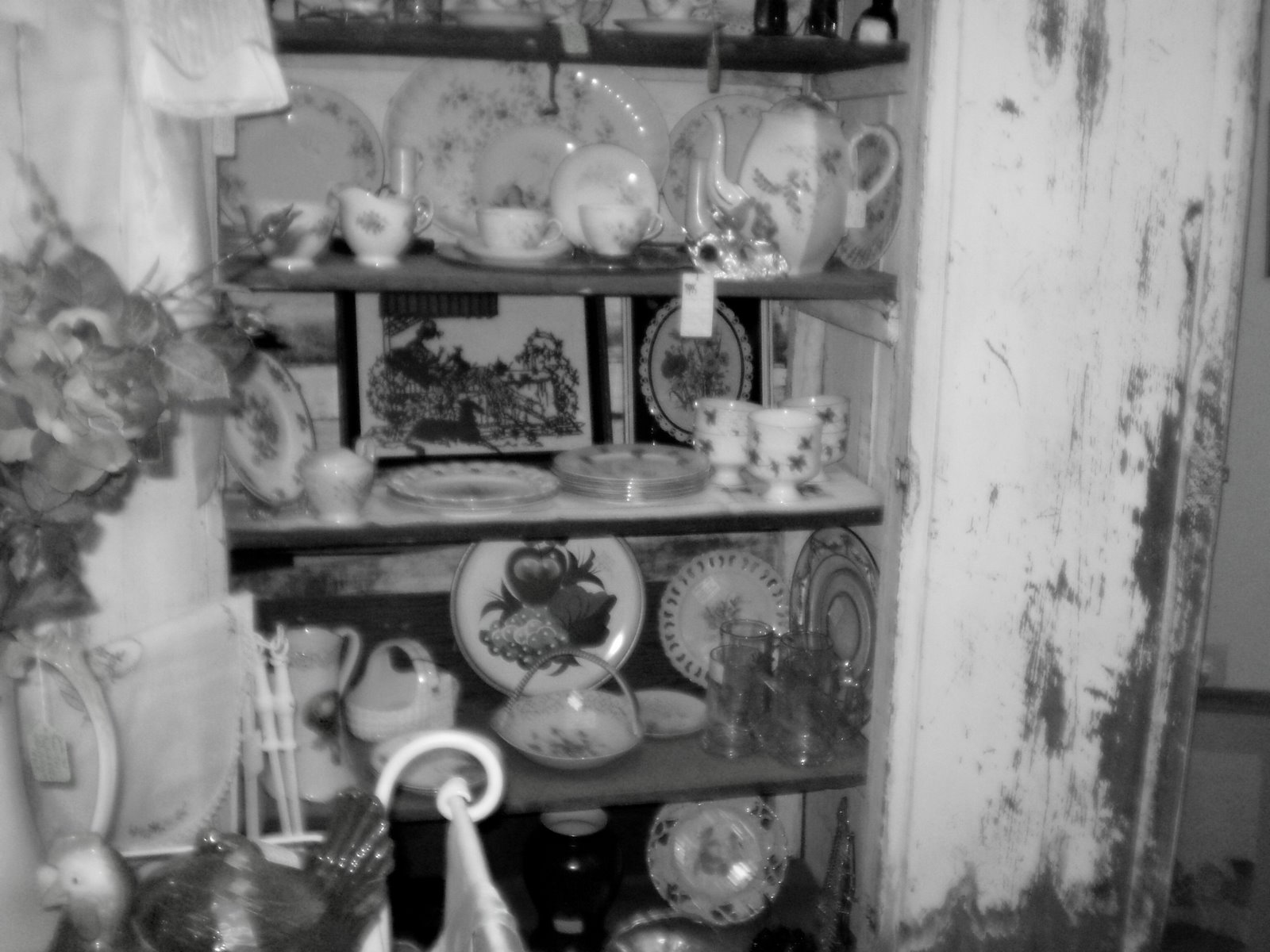 [bw+cabinet+in+antiques+store.jpg]
