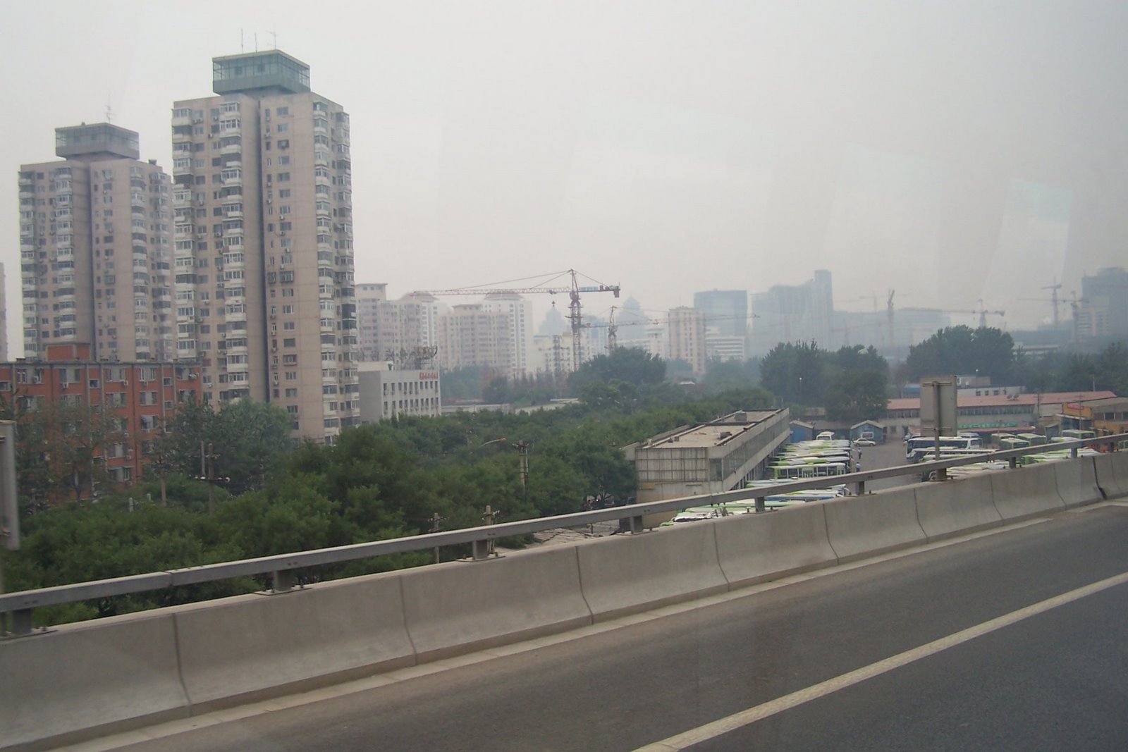 [Smoggy+Beijing.JPG]