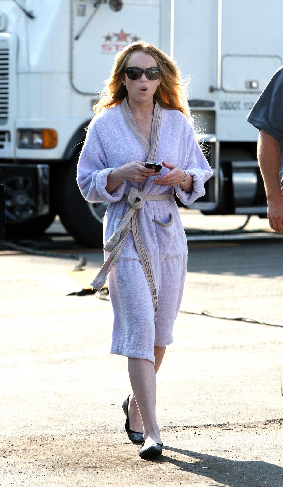 [77549_tlfan_Lindsay_Lohan_performs_her_final_scenes_on_the_set_of_Labor_Pains_7.16.08_43_122_1095lo.jpg]