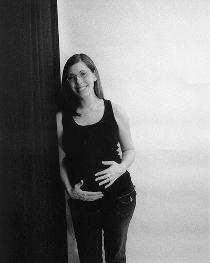 [maternity+shot+me+against+wall.jpg]
