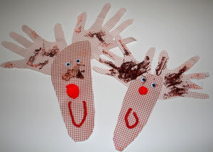[handprint_and_footprint_reindeer.jpg]