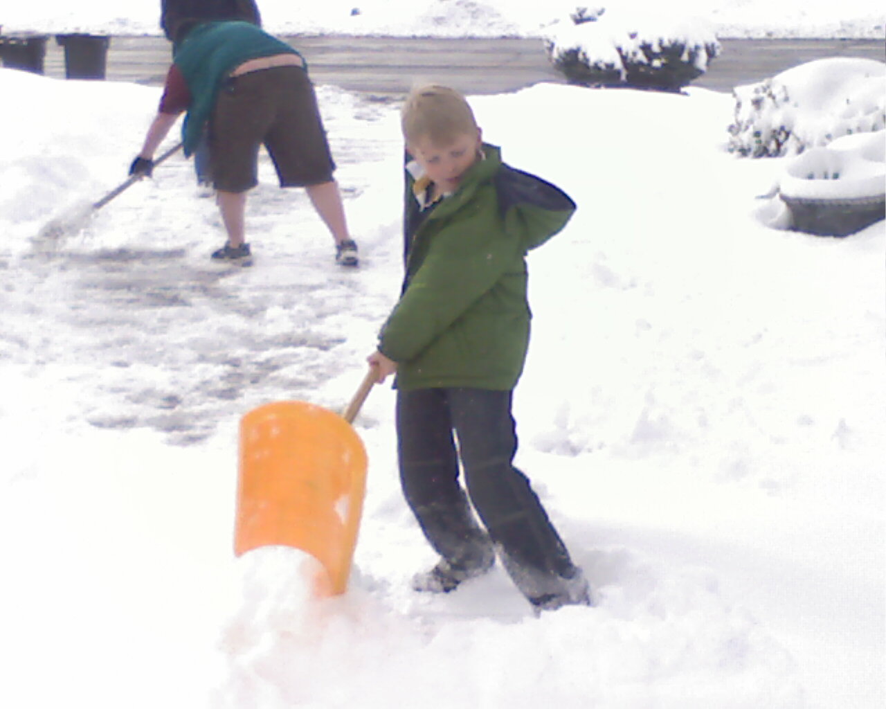[Jacob+snow+shovel.jpg]
