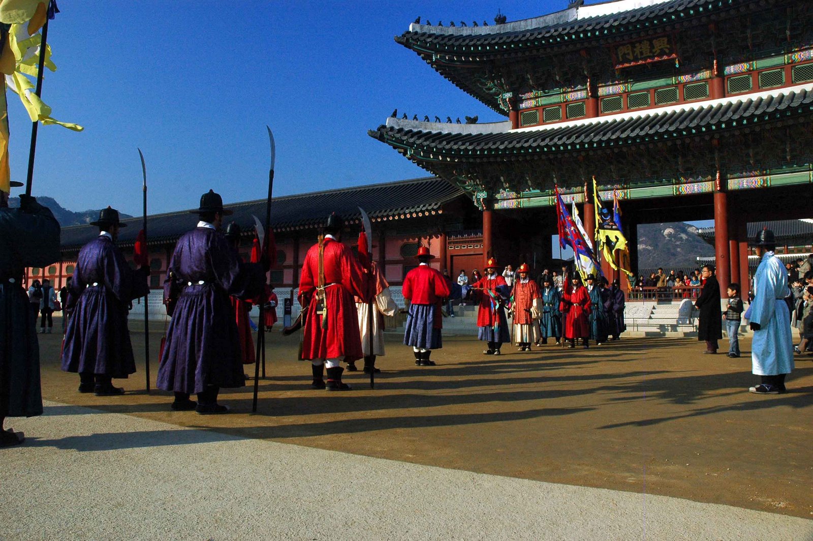 [Changing+of+the+Guard+at+Gyeoungbokgung+Palace+1.jpg]