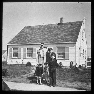 [Levittown_house_1948_small.jpg]