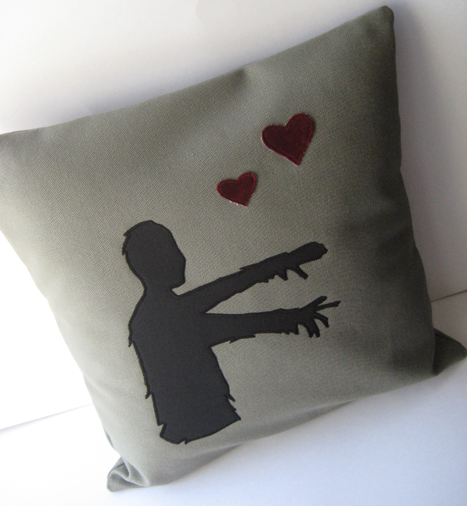 [white+angle+-+Zombie+Pillow+with+love+hearts.jpg]