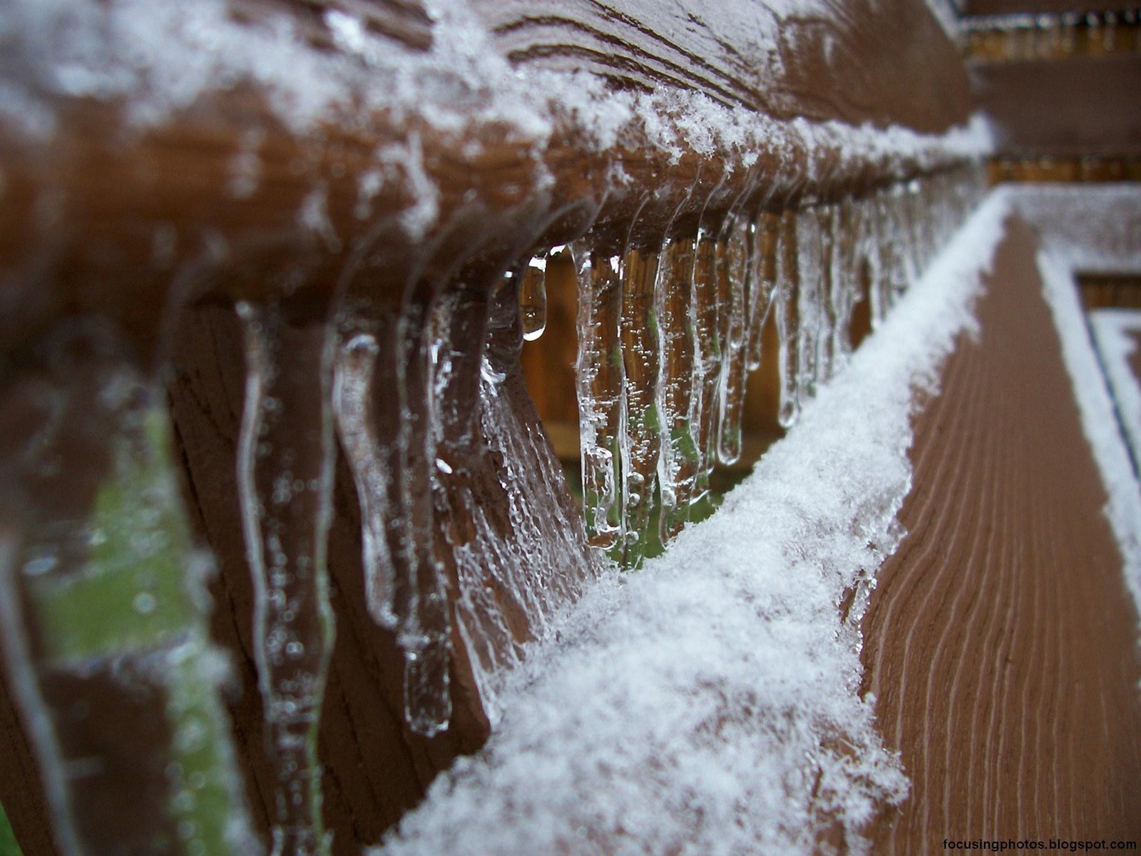 [Many+Icicles+On+The+Porch.jpg]