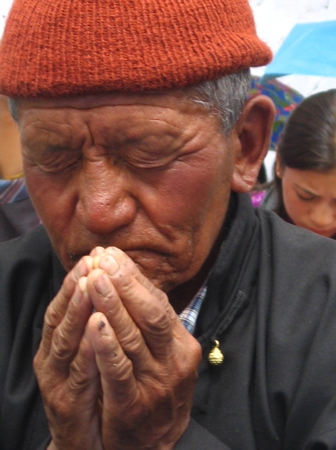 [Ladakhi+man+praying.jpg]