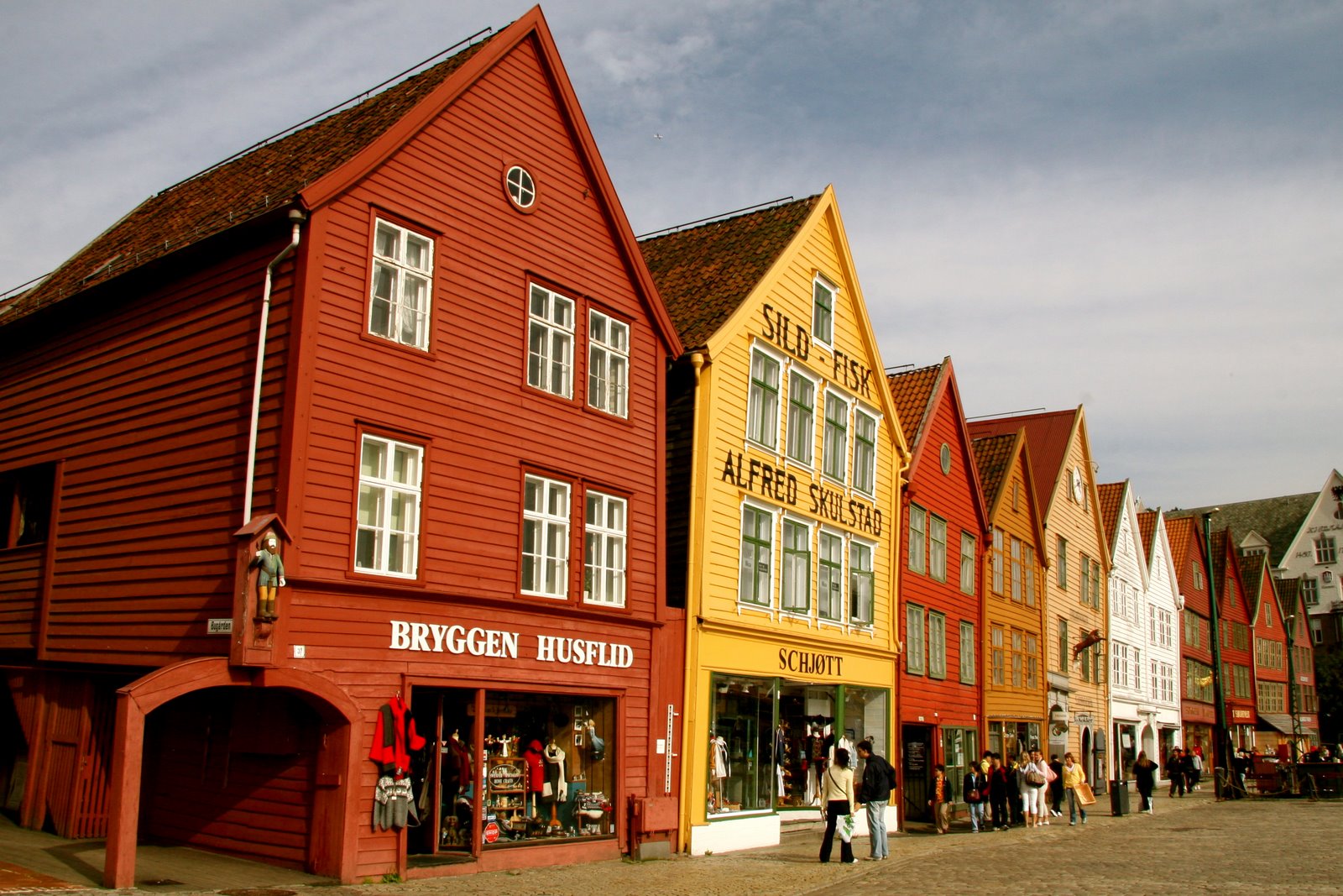 [View_of_Bryggen_-_Bergen,_Norway.jpg]