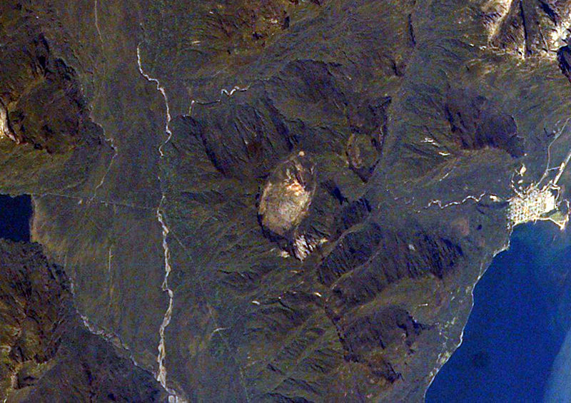 [800px-Chaiten_Volcano_NASA.jpg]