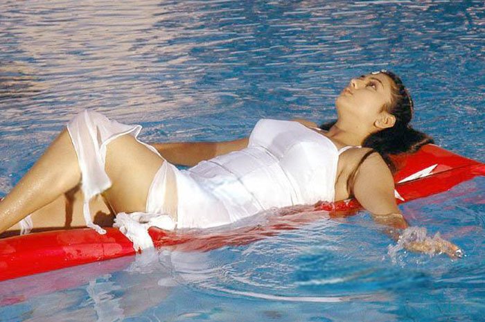 [Namitha+in+swimming+pool+09.jpg]