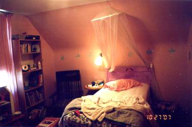 [bedroom+before+bed.jpg]