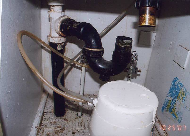 [Kitchen+sink+drain+detatched.jpg]