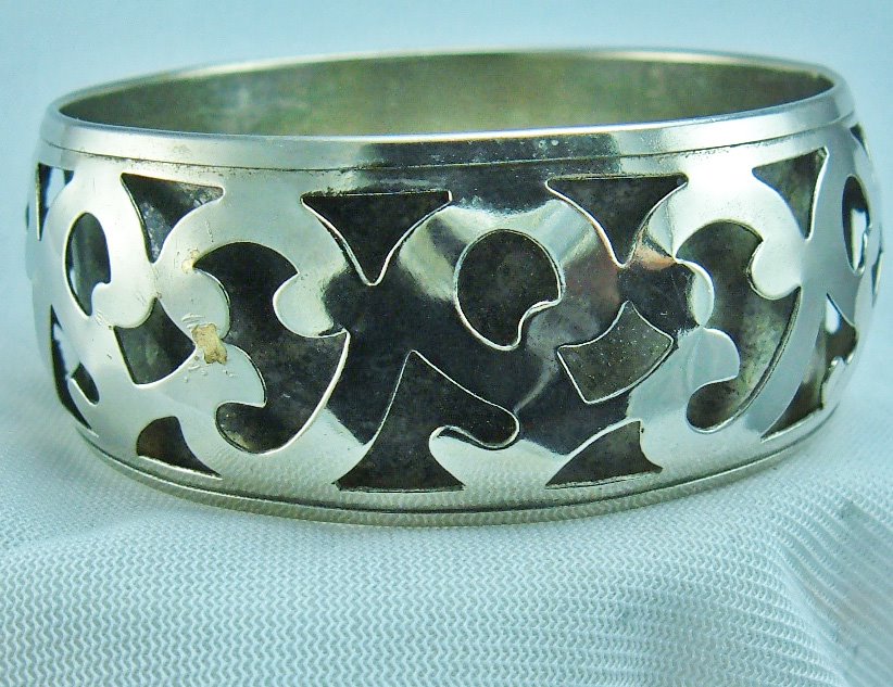 Silver Bracelet with Cutout design