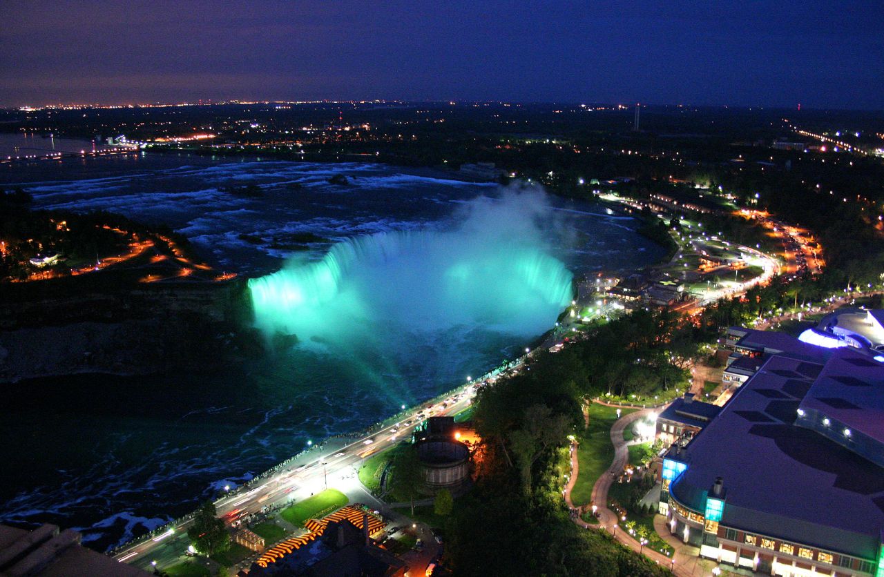 [Niagara-falls-at-night02.jpg]