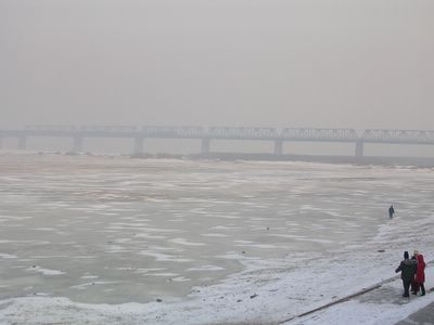 [Harbin+river.jpg]