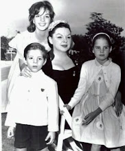 Liza with her mother, Judy Garland and siblings Lorna and Joey