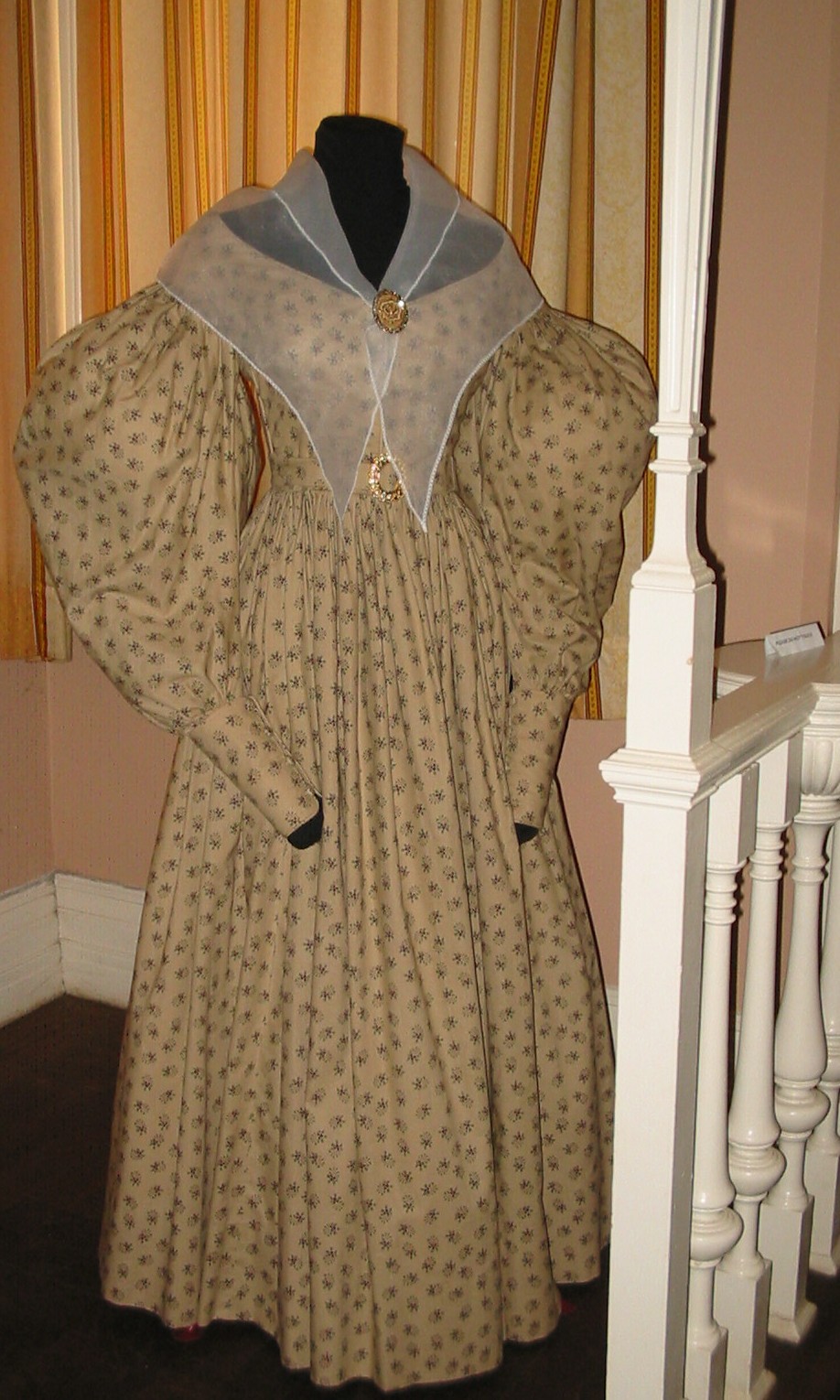 [1830's+dress+Linnwood.jpg]