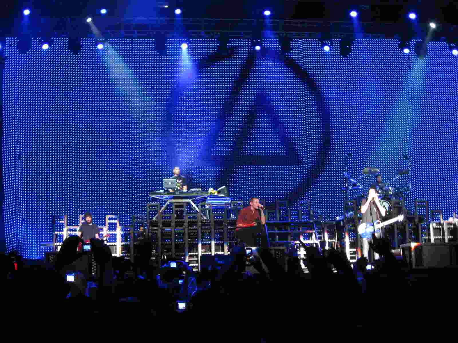 [Linkin+Park+Concert+(November)+030.JPG]